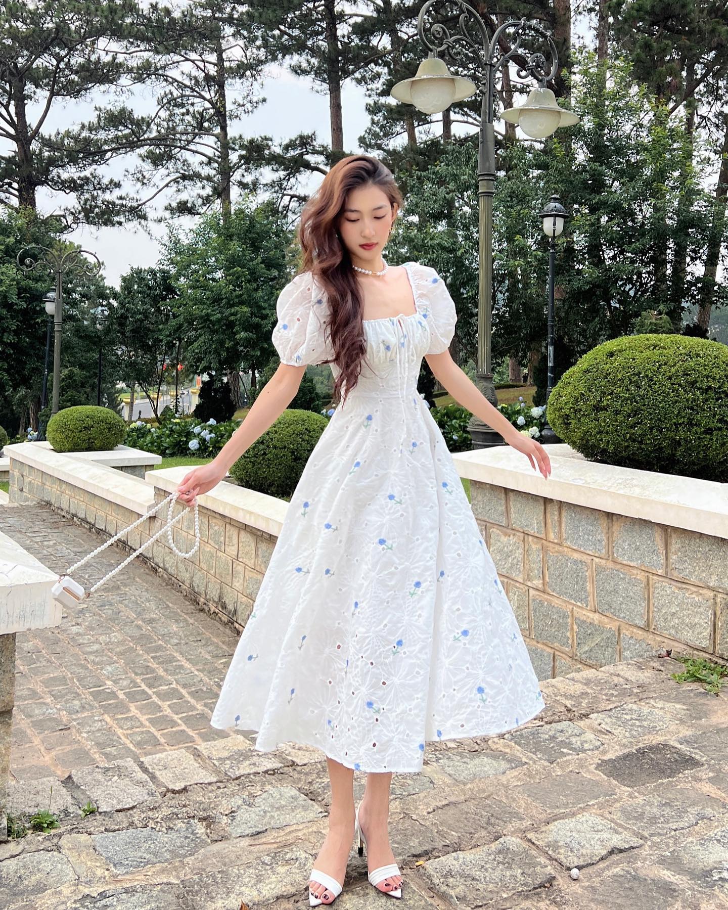 Fleur - embroidery blue floral
