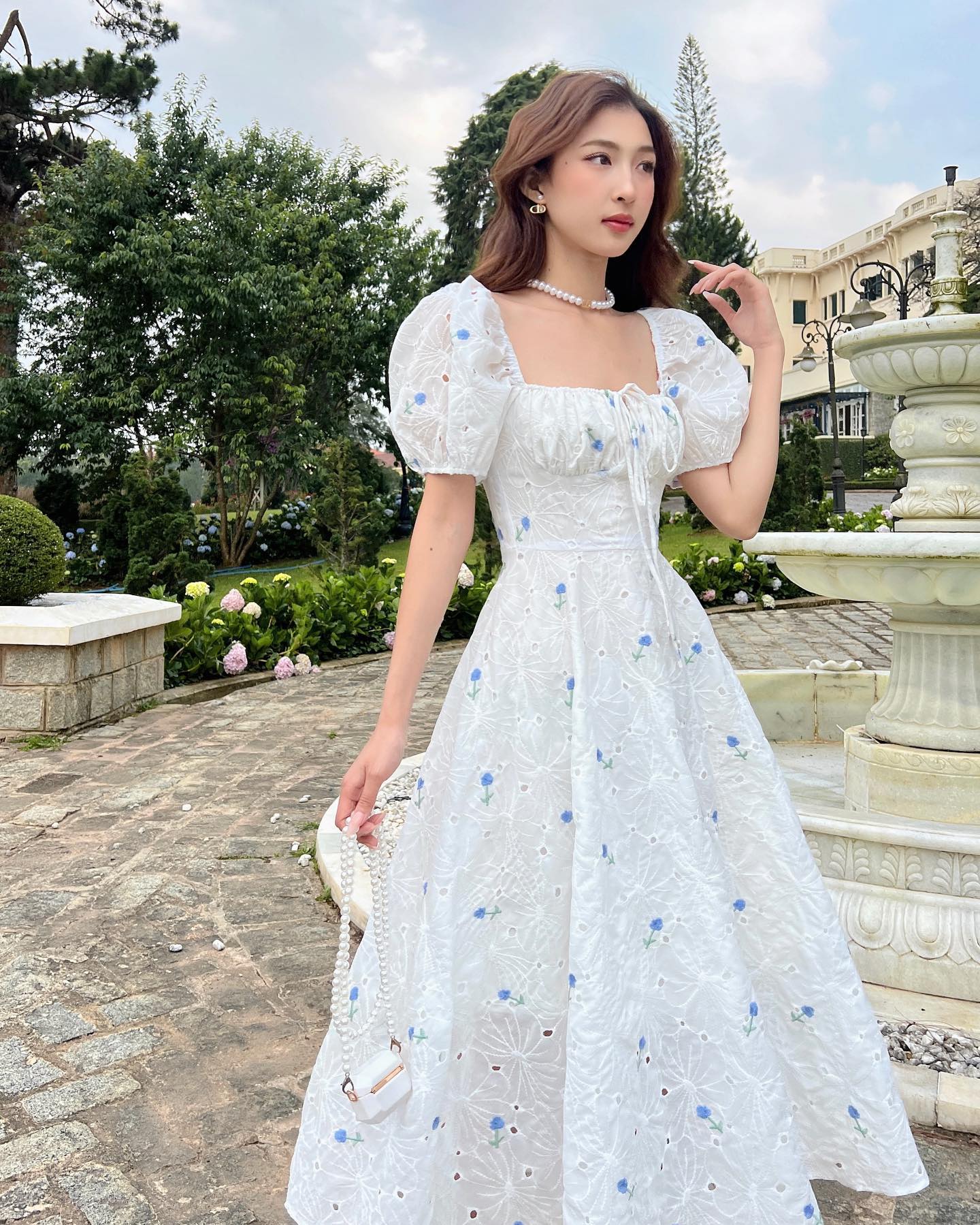 Fleur - embroidery blue floral