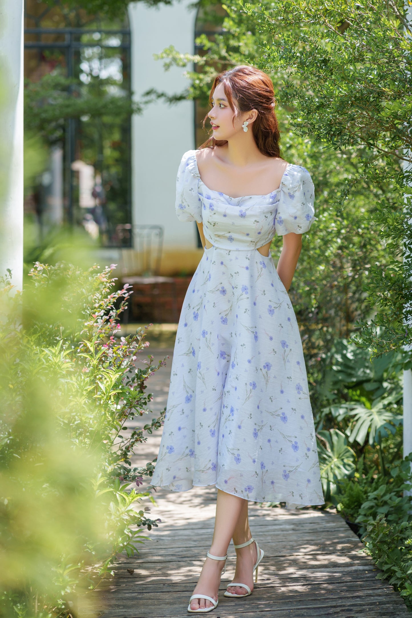 Sophie - elegant cutout blue floral midi dress