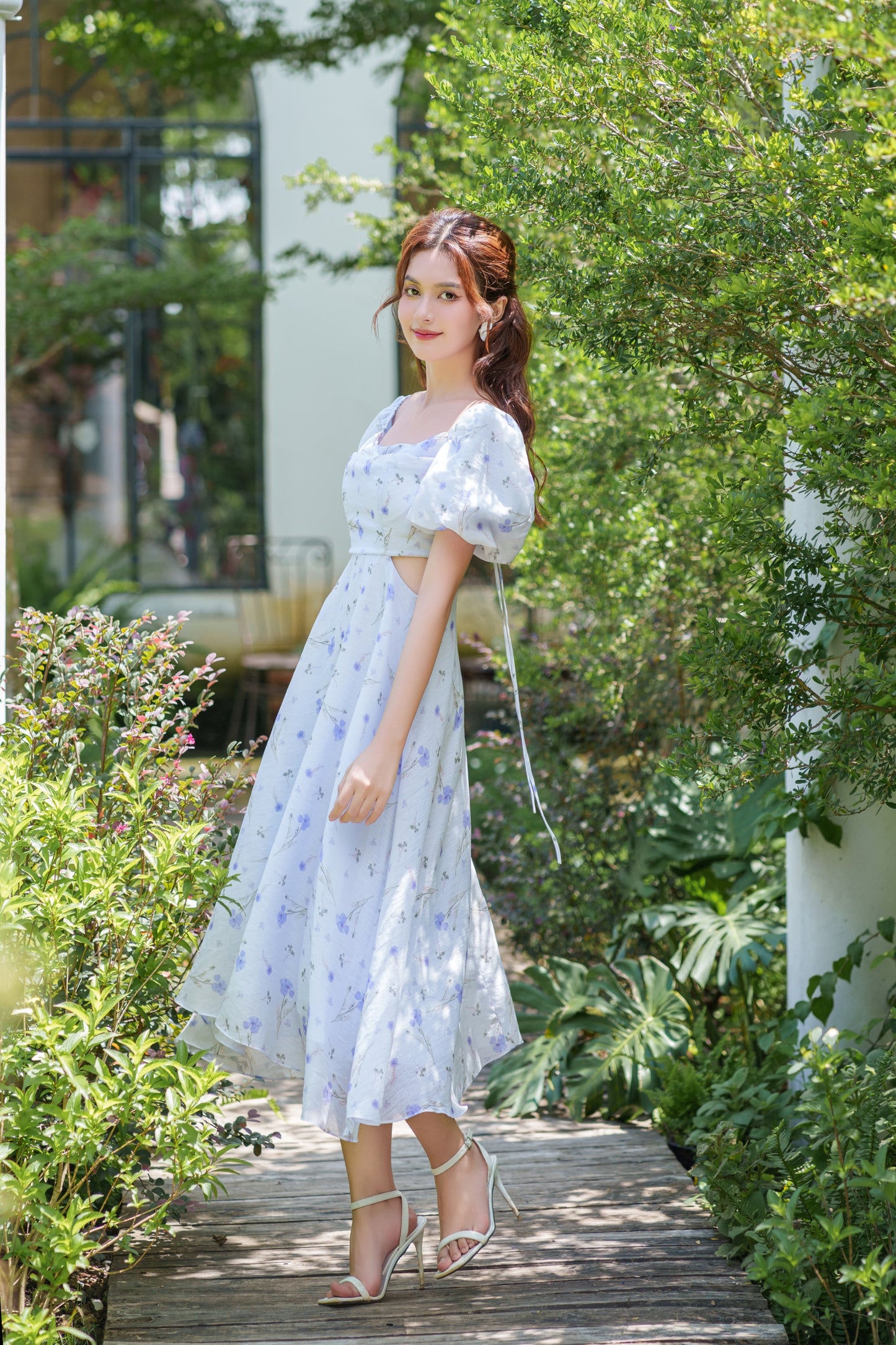 Sophie - elegant cutout blue floral midi dress