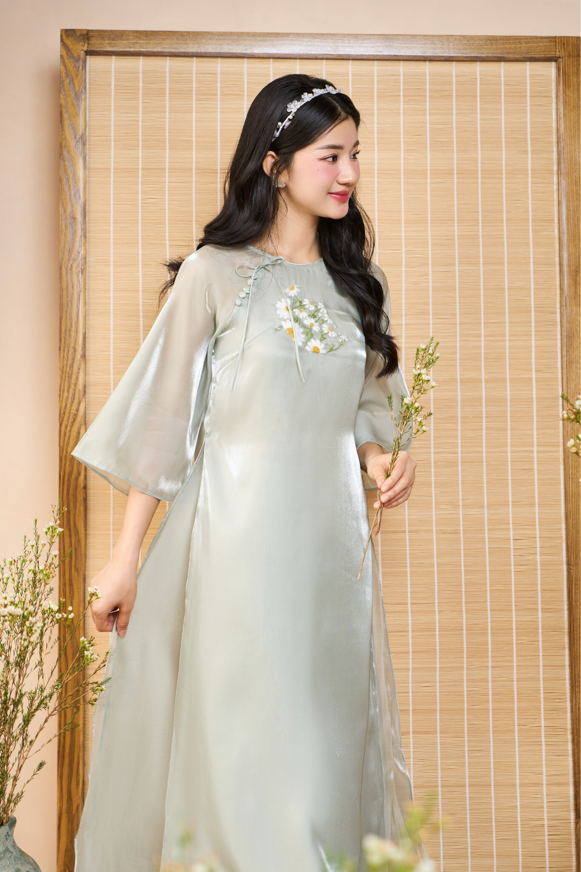 Green Embroidered Daisy Flower Modern Ao Dai (with pants) heilocloset Green Embroidered Daisy Flower Modern Ao Dai (with pants) heilocloset