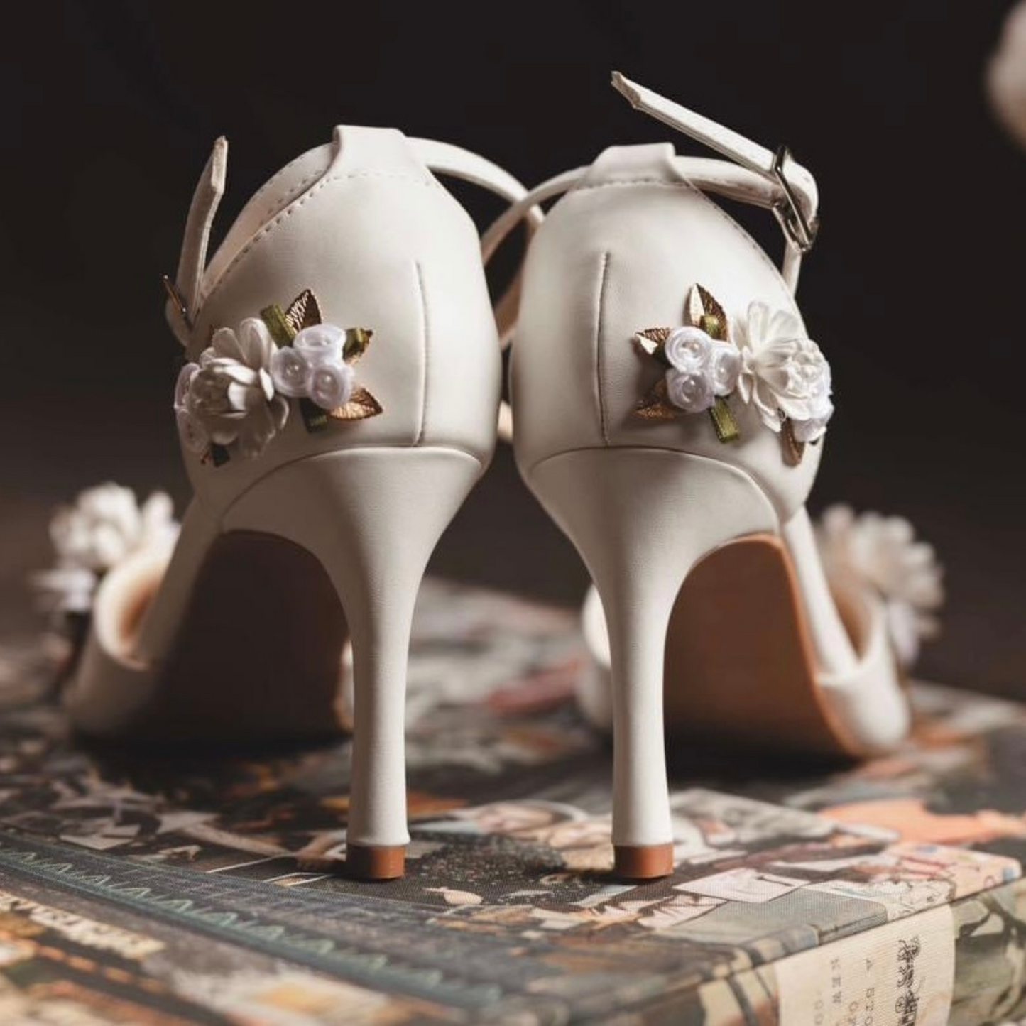 Jasmine shoes - white beige floral heel pump