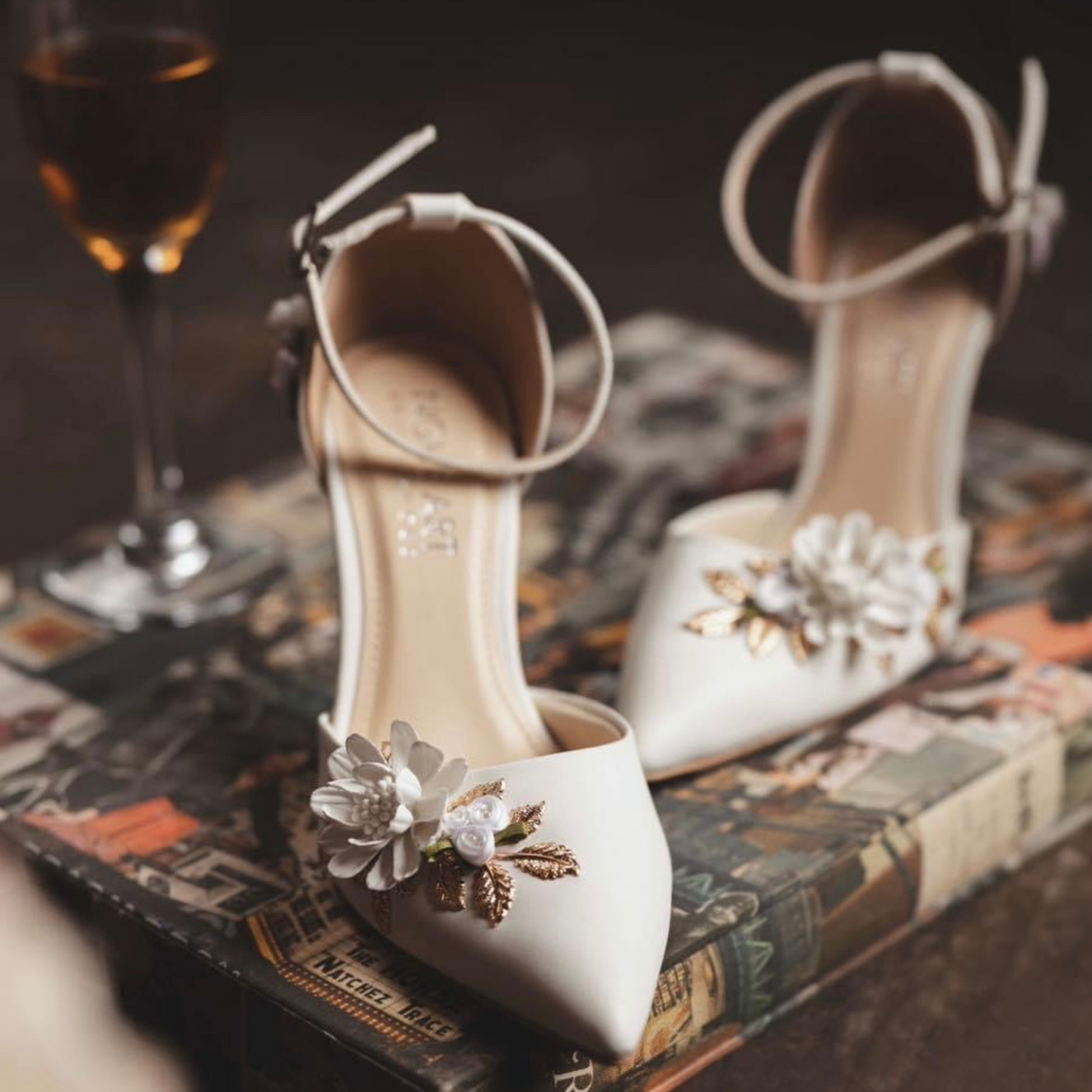 Jasmine shoes - white beige floral heel pump