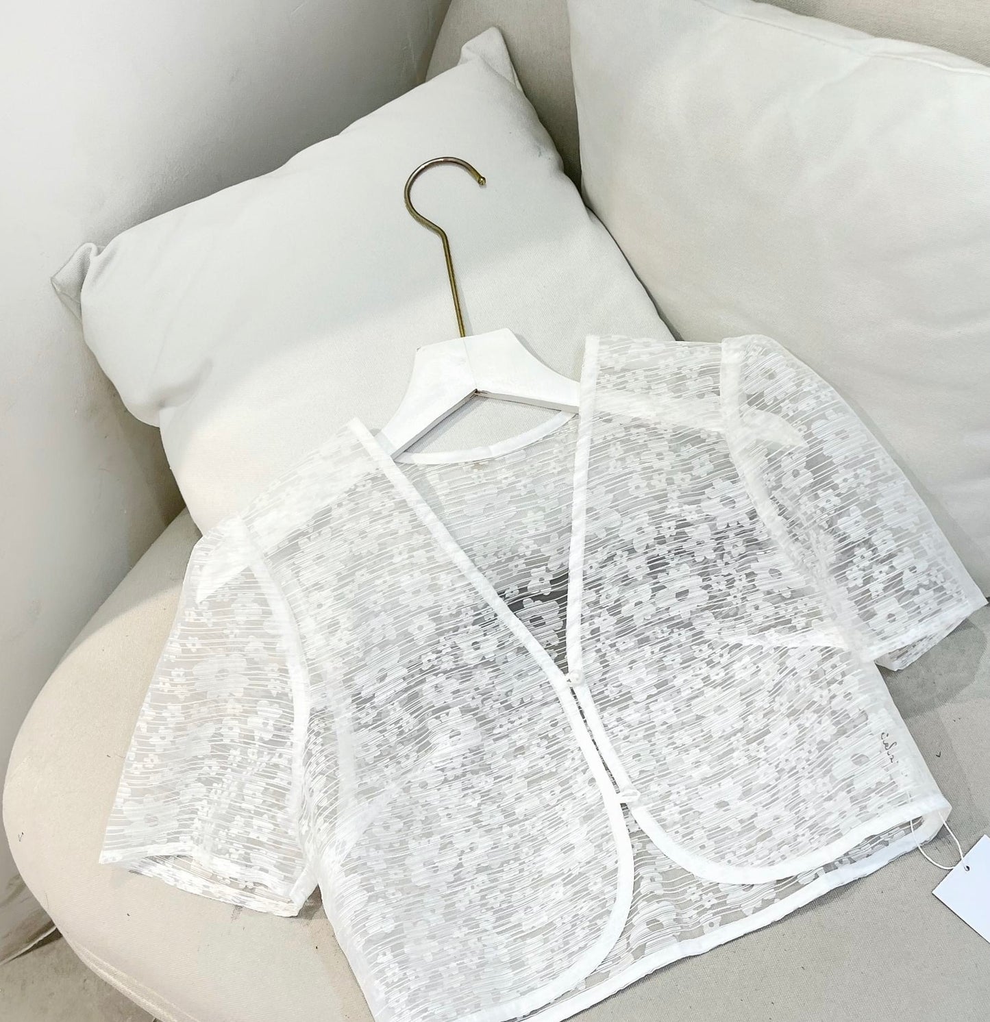 Mini Daisy - white floral short-sleeve crop cardigan